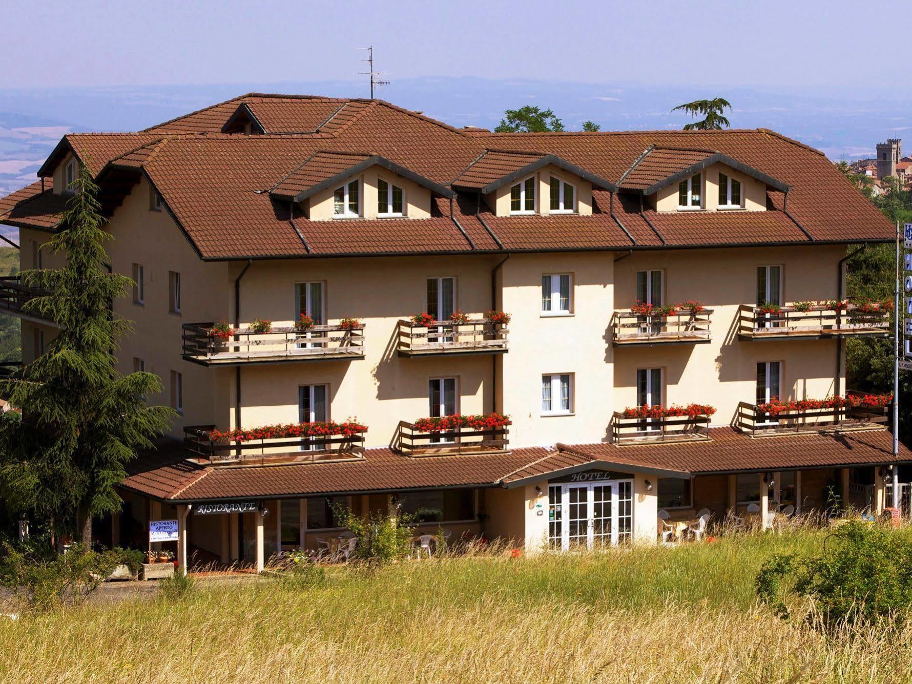 Hotel Gambrinus Abbadia San Salvator Buitenkant foto